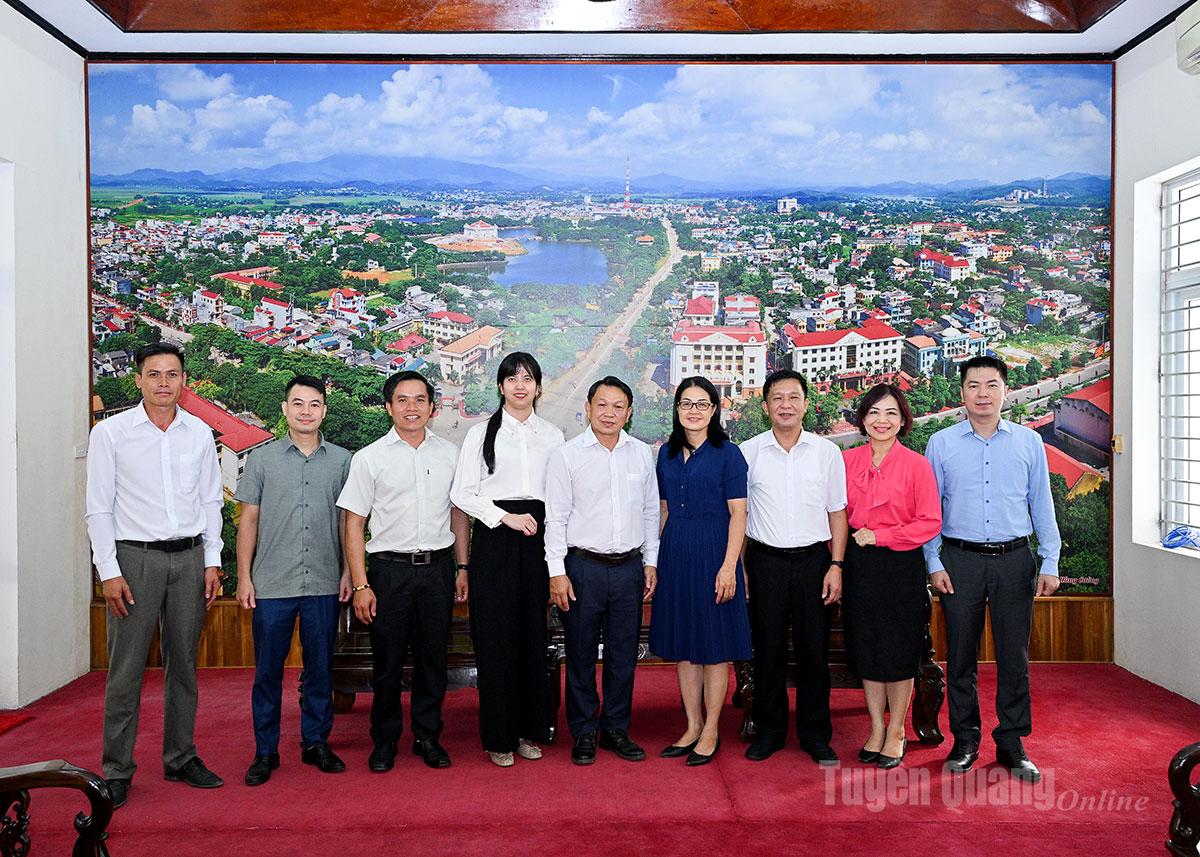 Leaders of Xiengkhouang Provincial Department of Foreign Affairs pay a courtesy visit to Tuyen Quang Department of Foreign Affairs