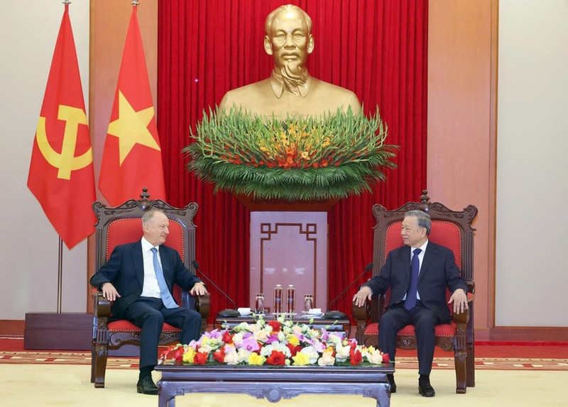 Party chief receives Aide to Russian President