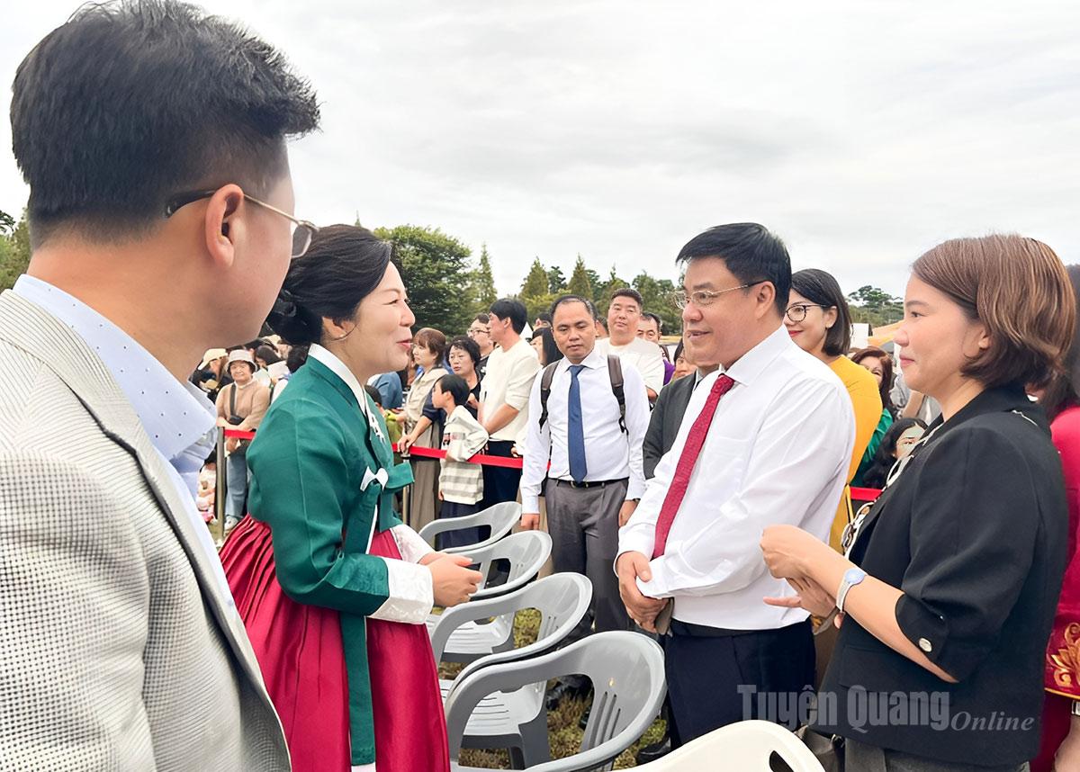 Tuyen Quang provincial delegation visits and works in Anseong City